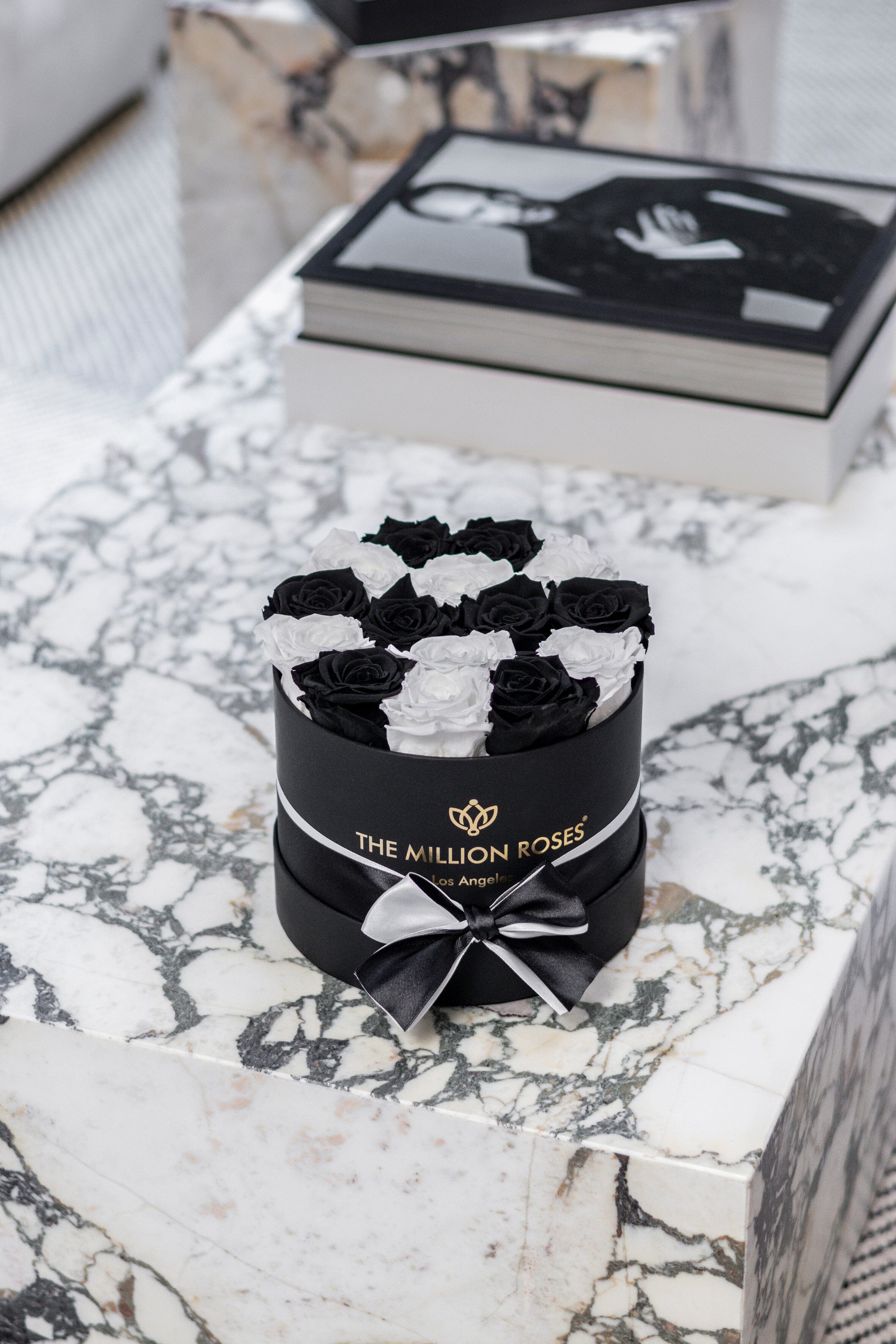 Boîte noire classique | Roses noires et blanches