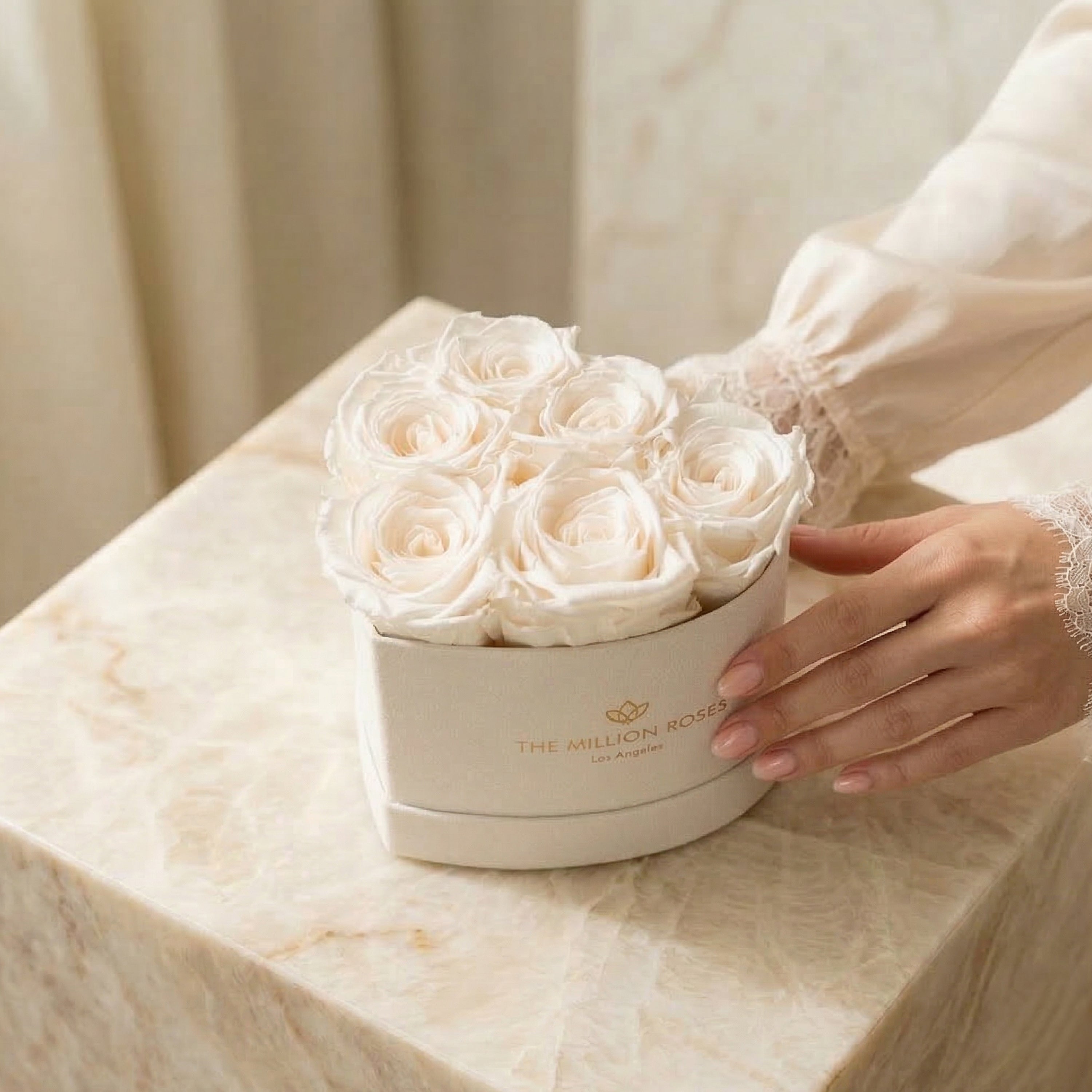 Baby Herz Beige Box | Weiße Rosen