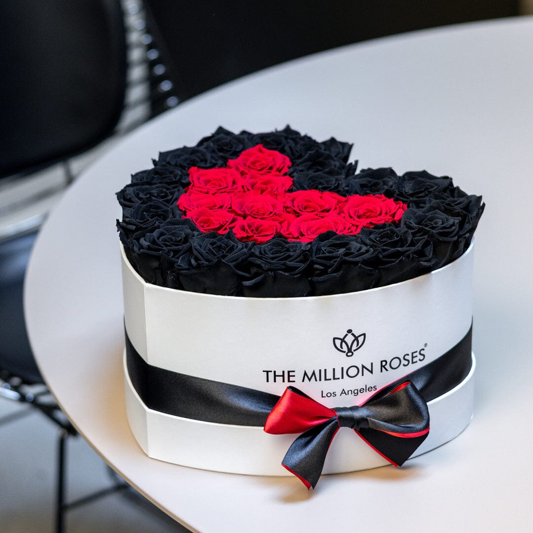 Coeur Boîte Blanche | Roses noires et rouges