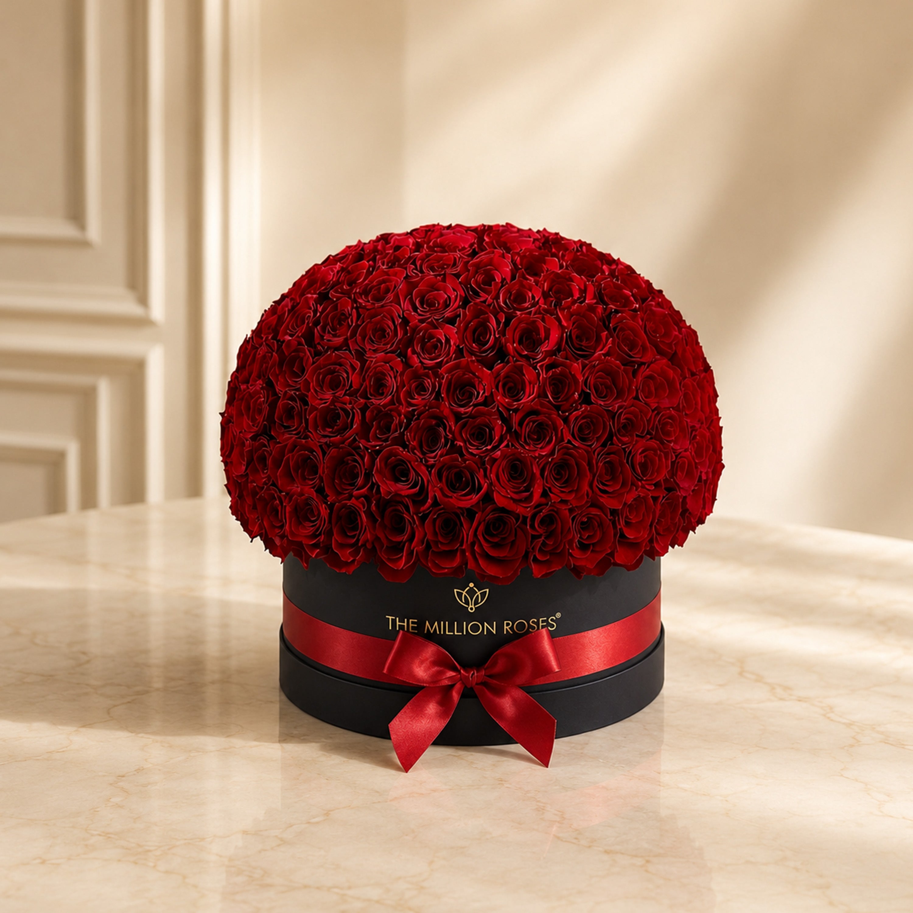 Deluxe Black Dome Box | Red Roses