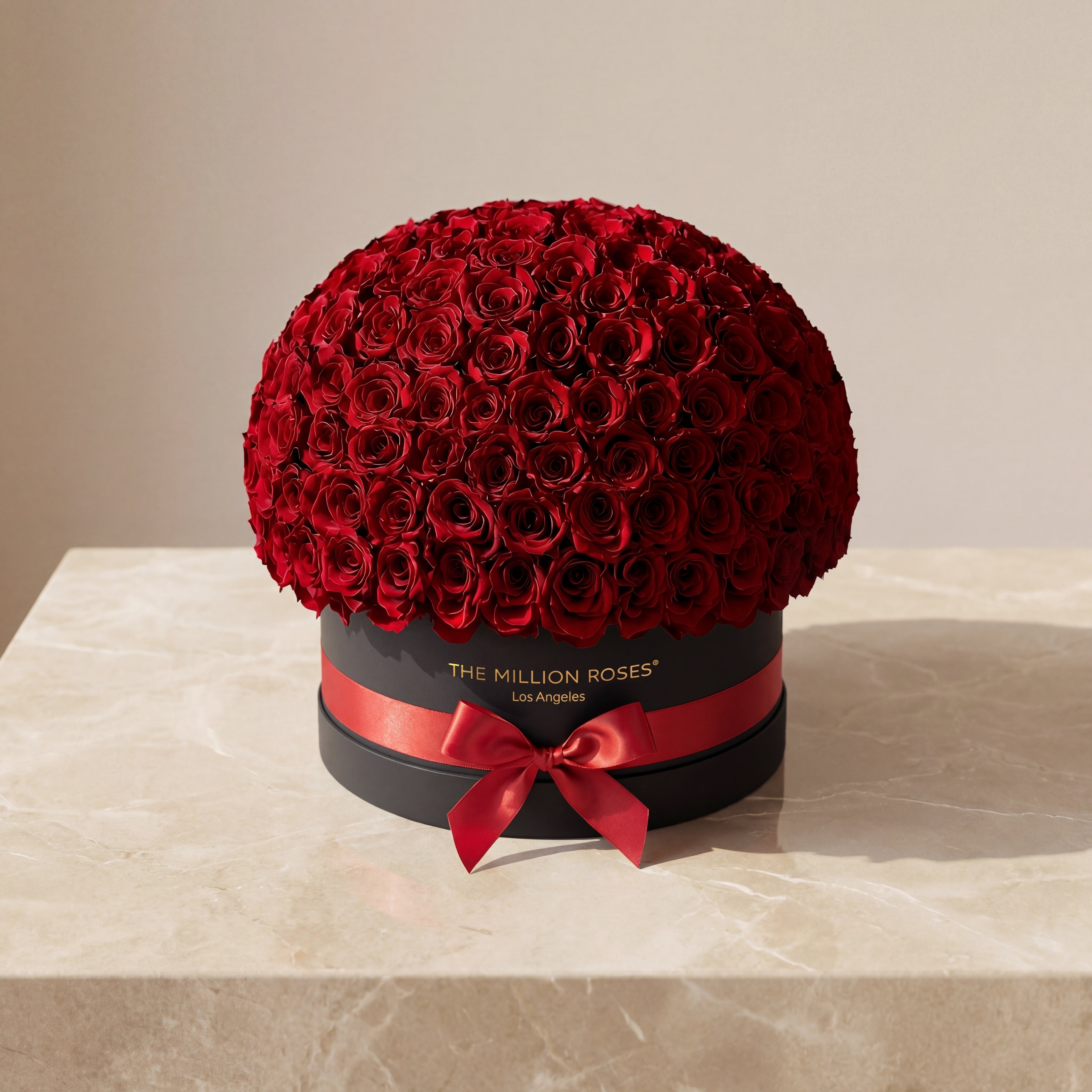 Deluxe Black Dome Box | Red Roses