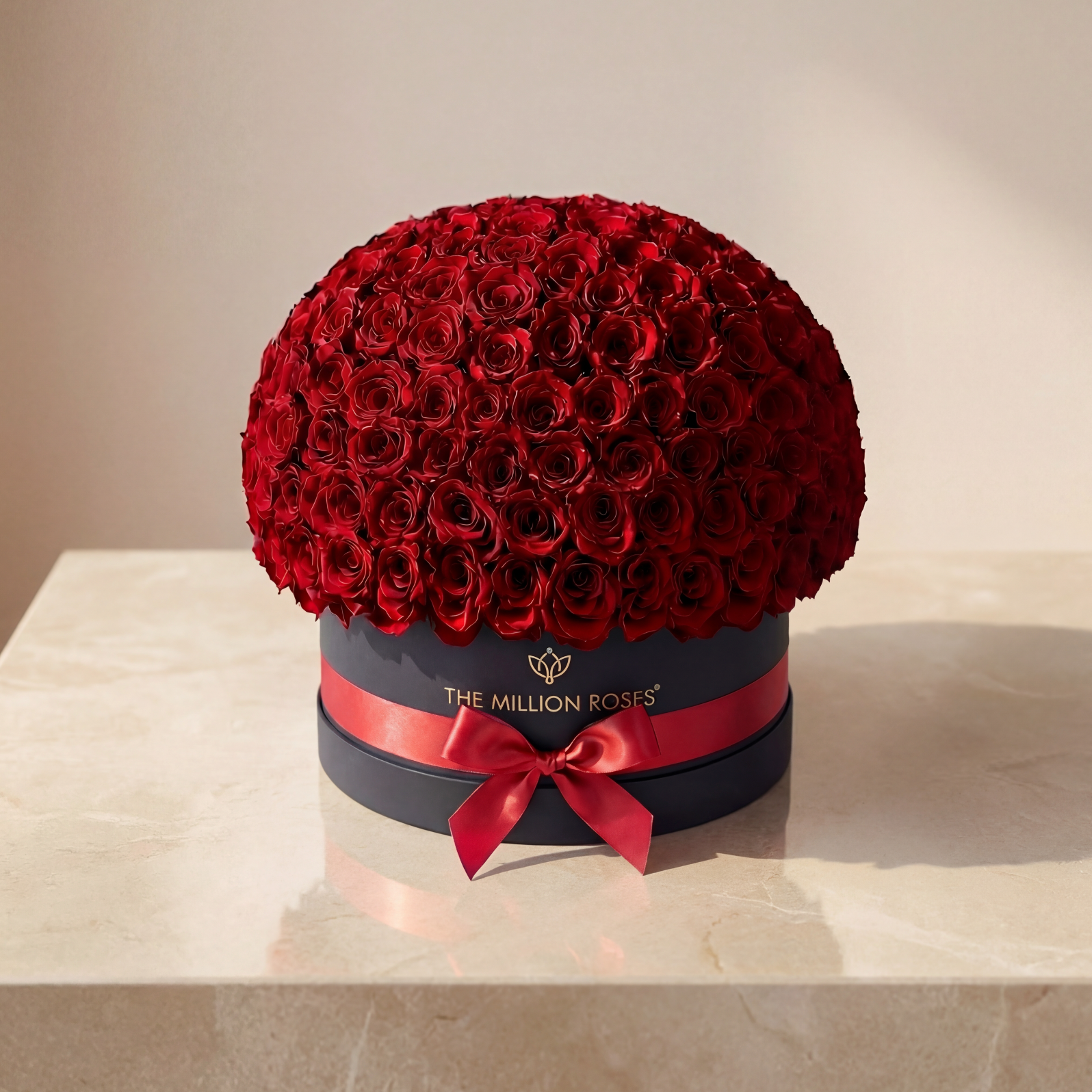 Deluxe Black Dome Box | Red Roses