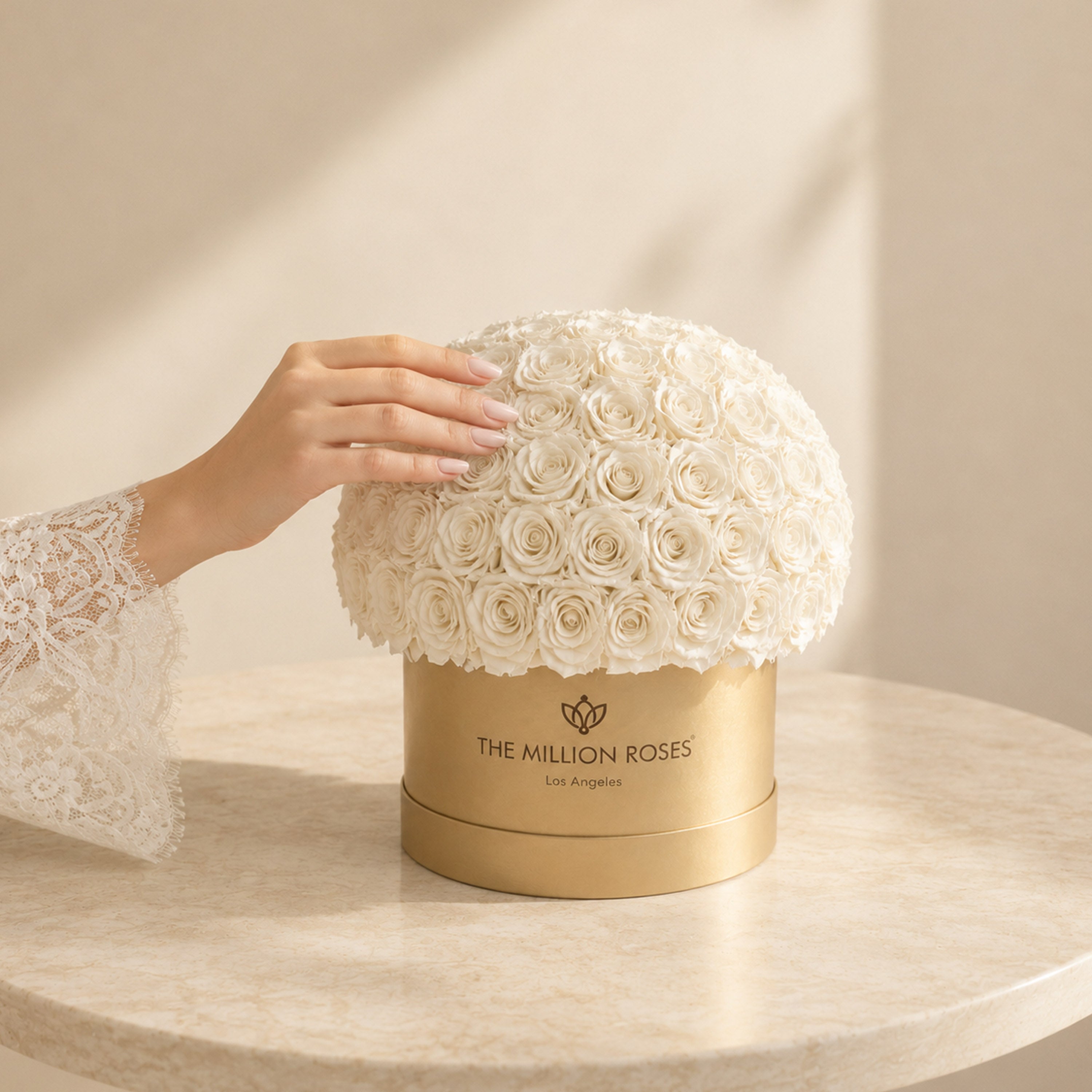 Supreme Gold Superdome Box | White Roses