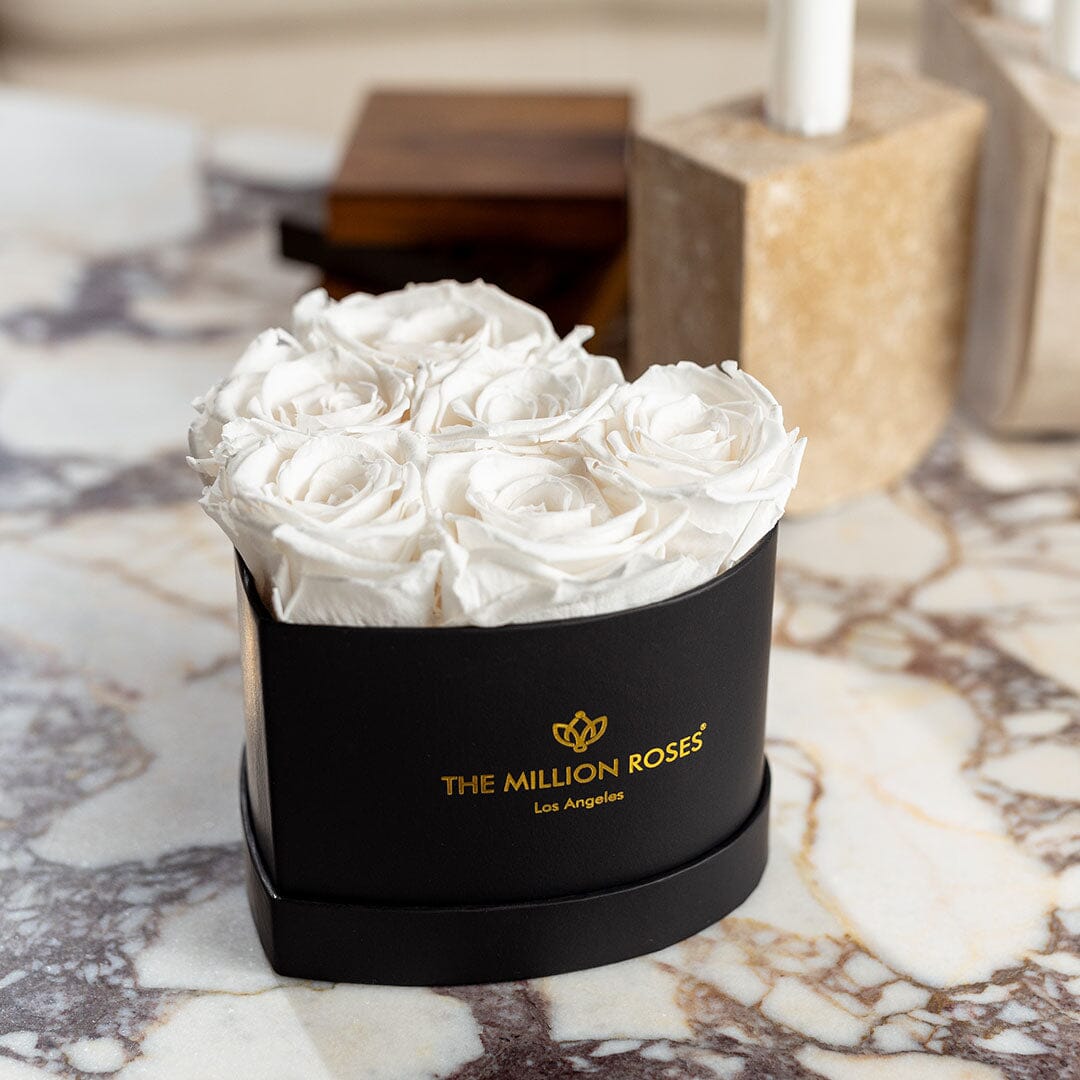 Boîte noire coeur pour bébé | Roses blanches