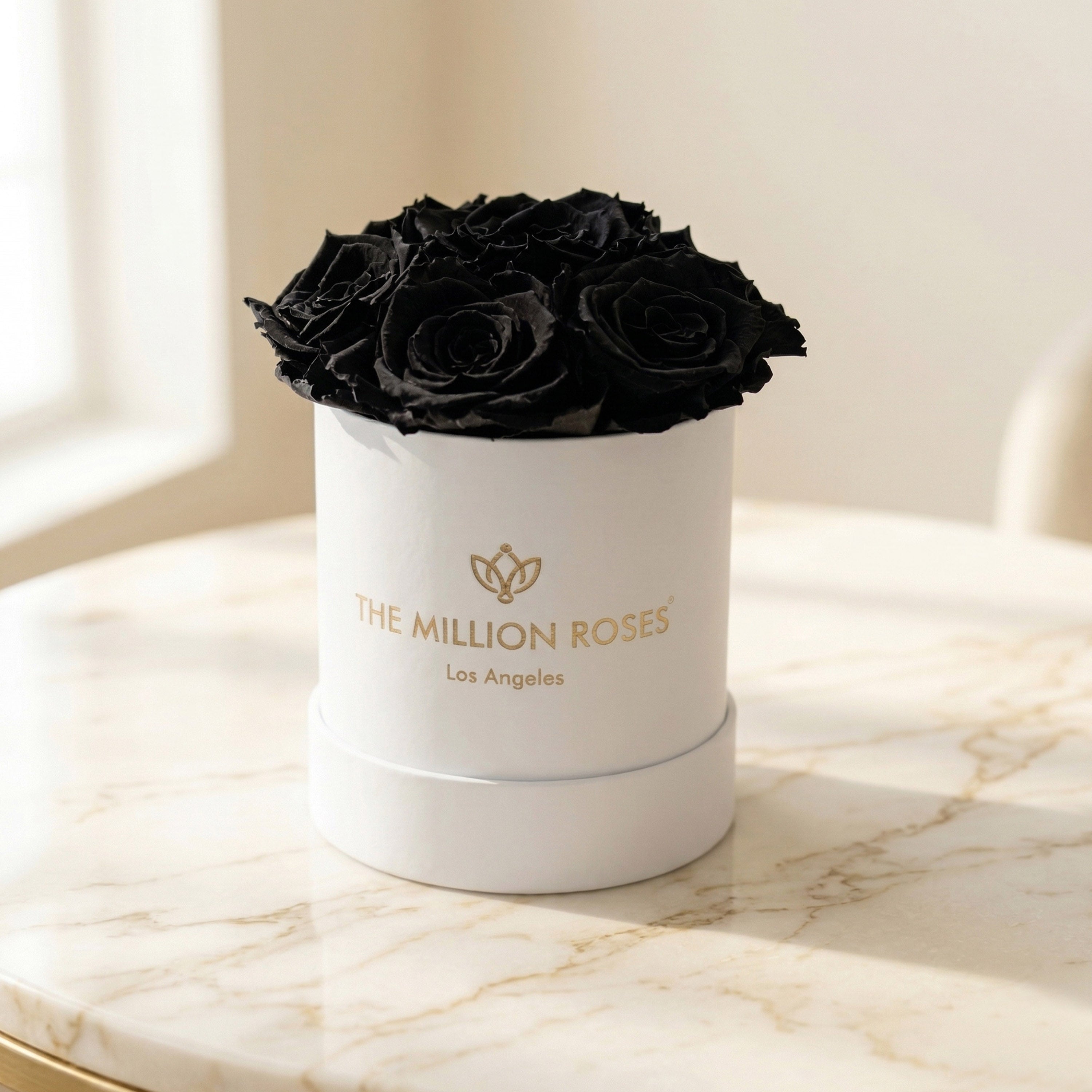 Boîte blanche de base | Roses noires