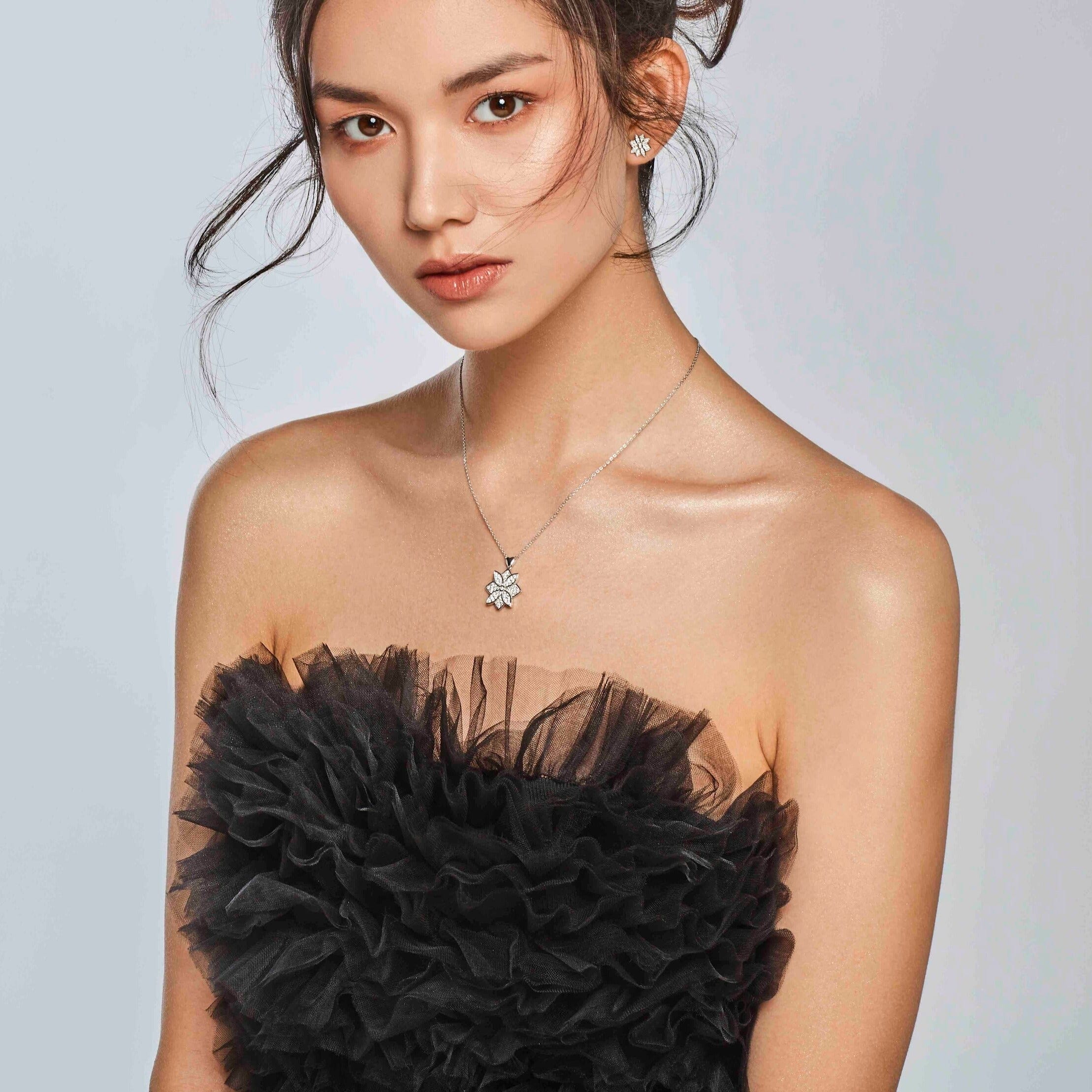 Colier cu pandantiv de argint cu diamante