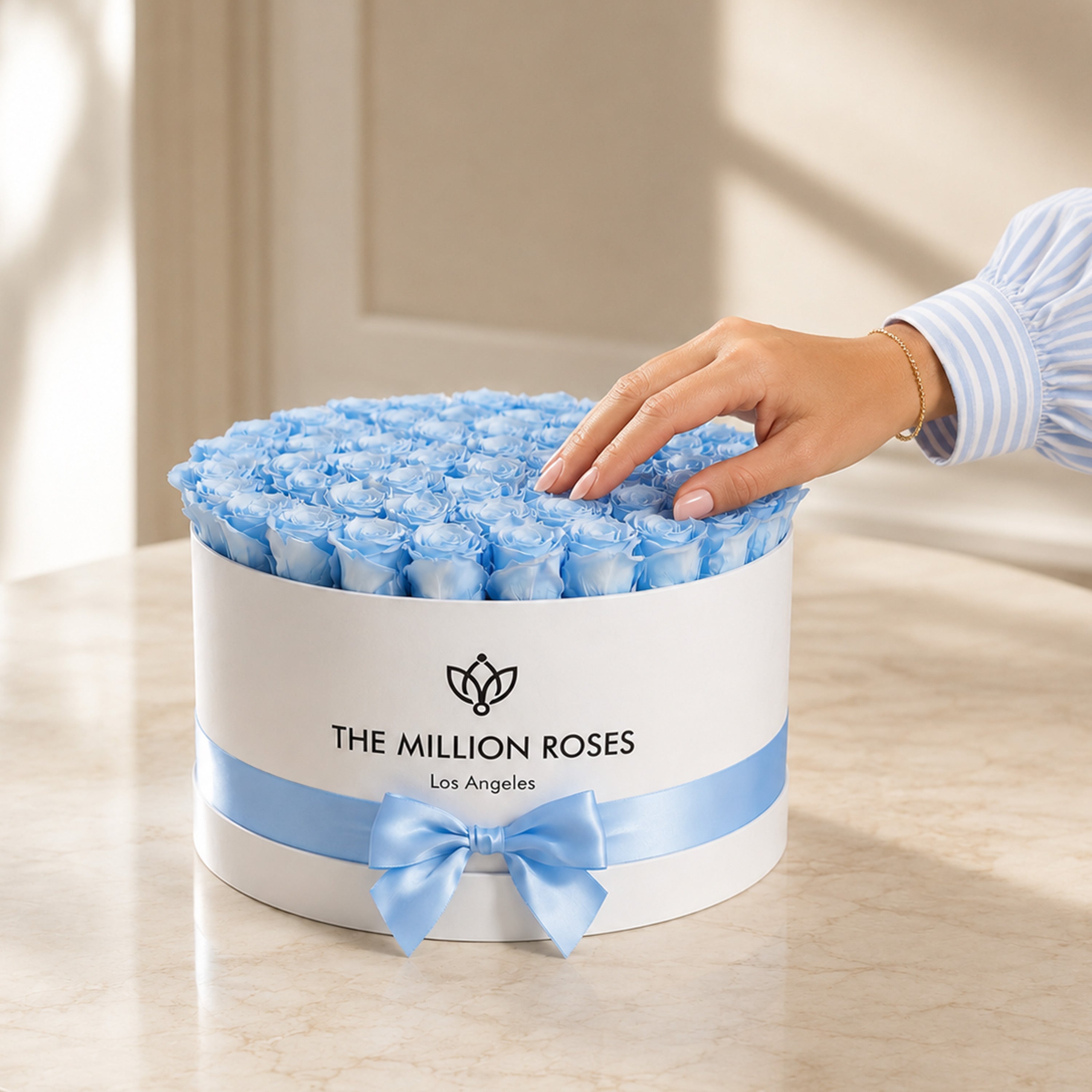 Deluxe White Box | Light Blue Roses