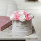 Cutie de piele întoarsă bej Classic Dome | Trandafiri roz deschis și albi
