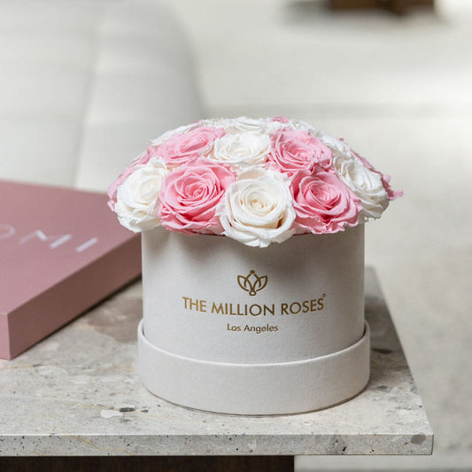 Classic Béžový Suede Dome Box | Světle růžové a bílé růže