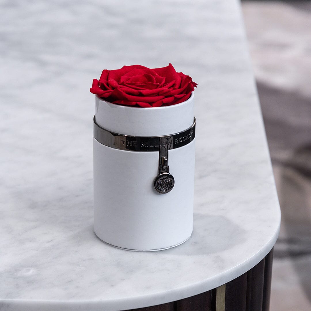 One in a Million™ Caja Redonda Blanca | Charm Edition | Rosa Roja - The Million Roses