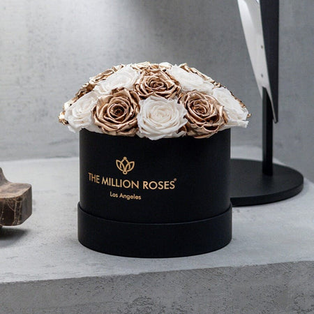 Cutie Neagră Classic Dome | Trandafiri albi și aurii