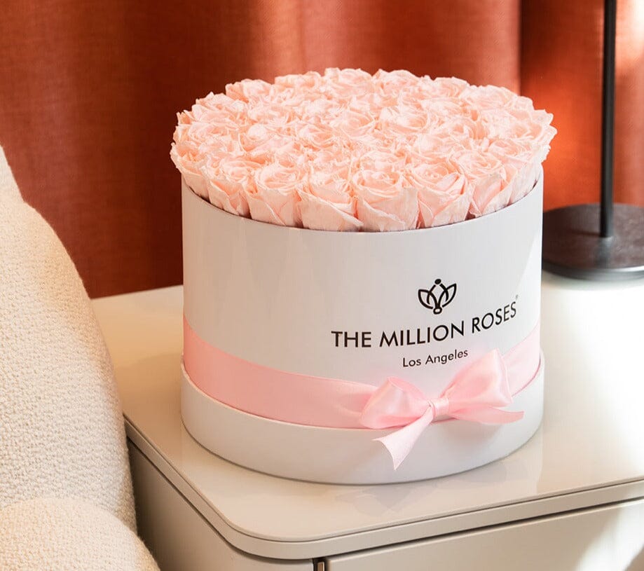 Biely Supreme Box | Svetlo rúžové ruže