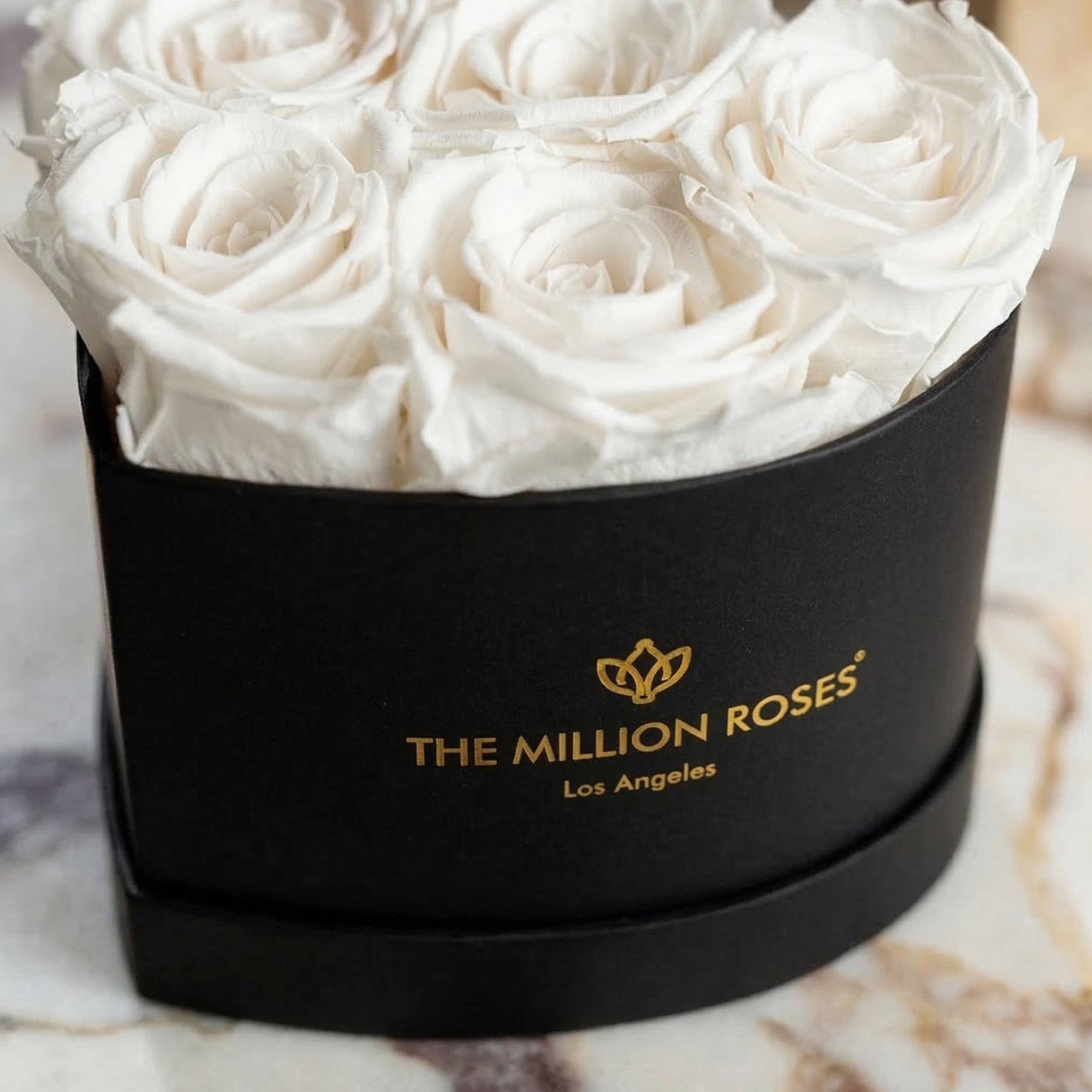 Boîte noire coeur pour bébé | Roses blanches