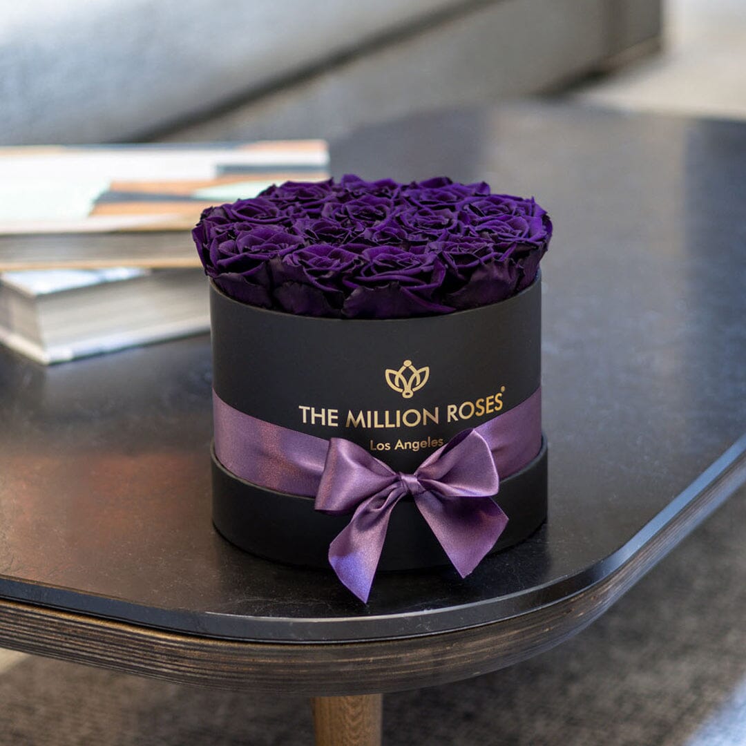 Cutie Neagră Classic | Trandafiri violet închis