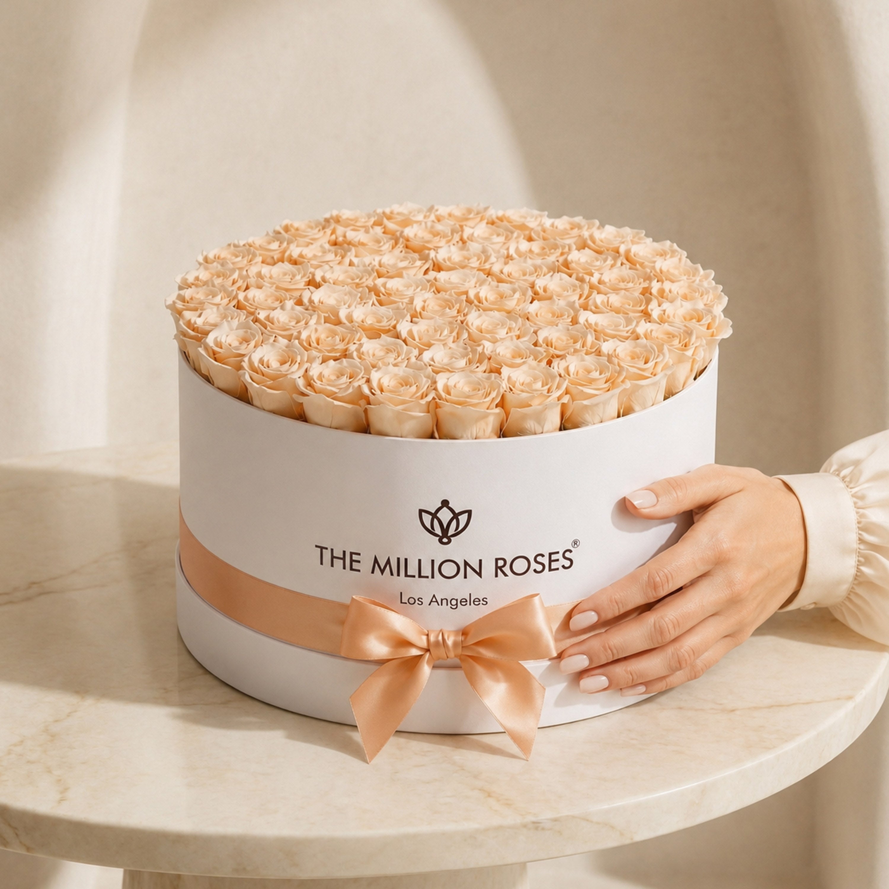 Deluxe White Box | Peach Roses