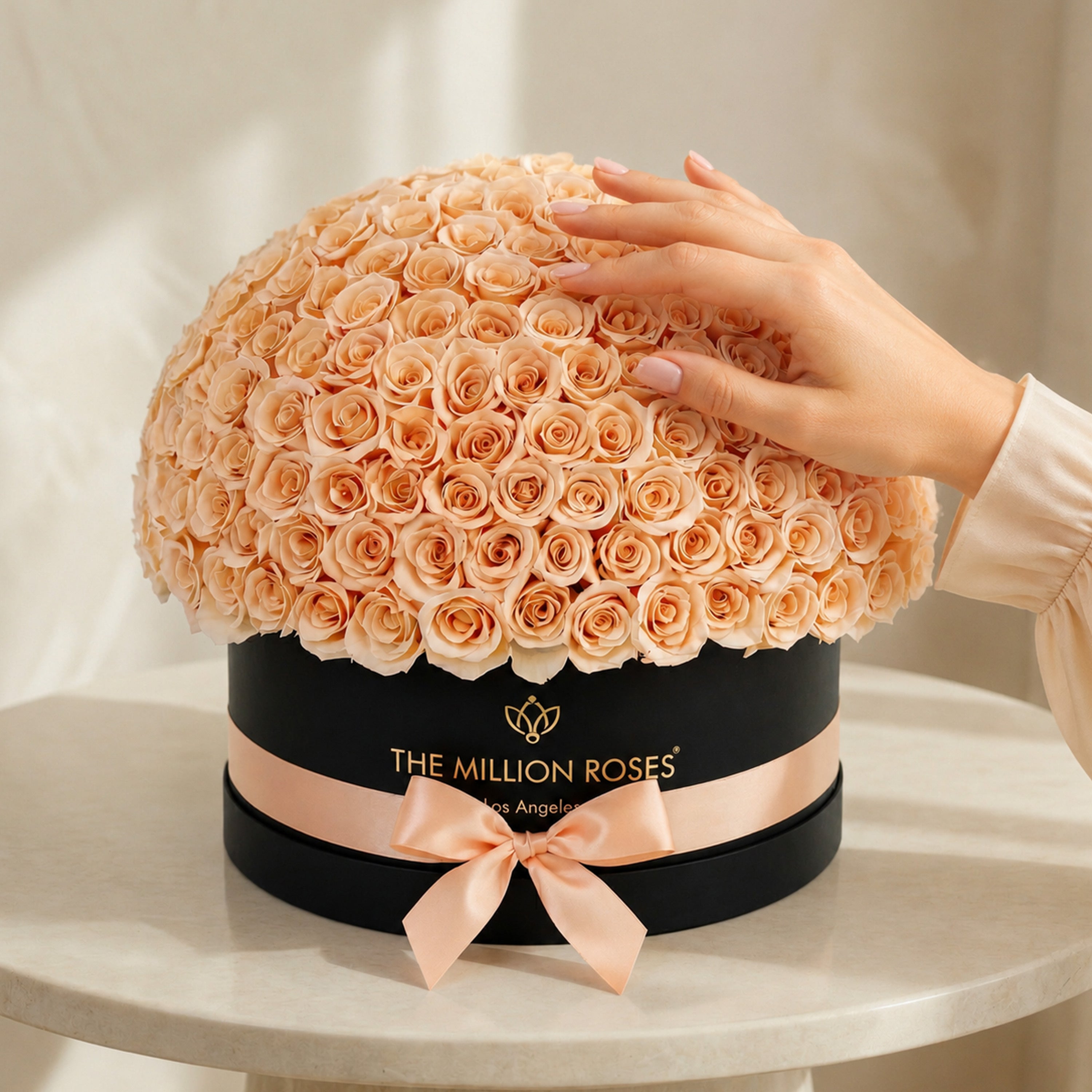 Deluxe Black Superdome Box | Peach Roses
