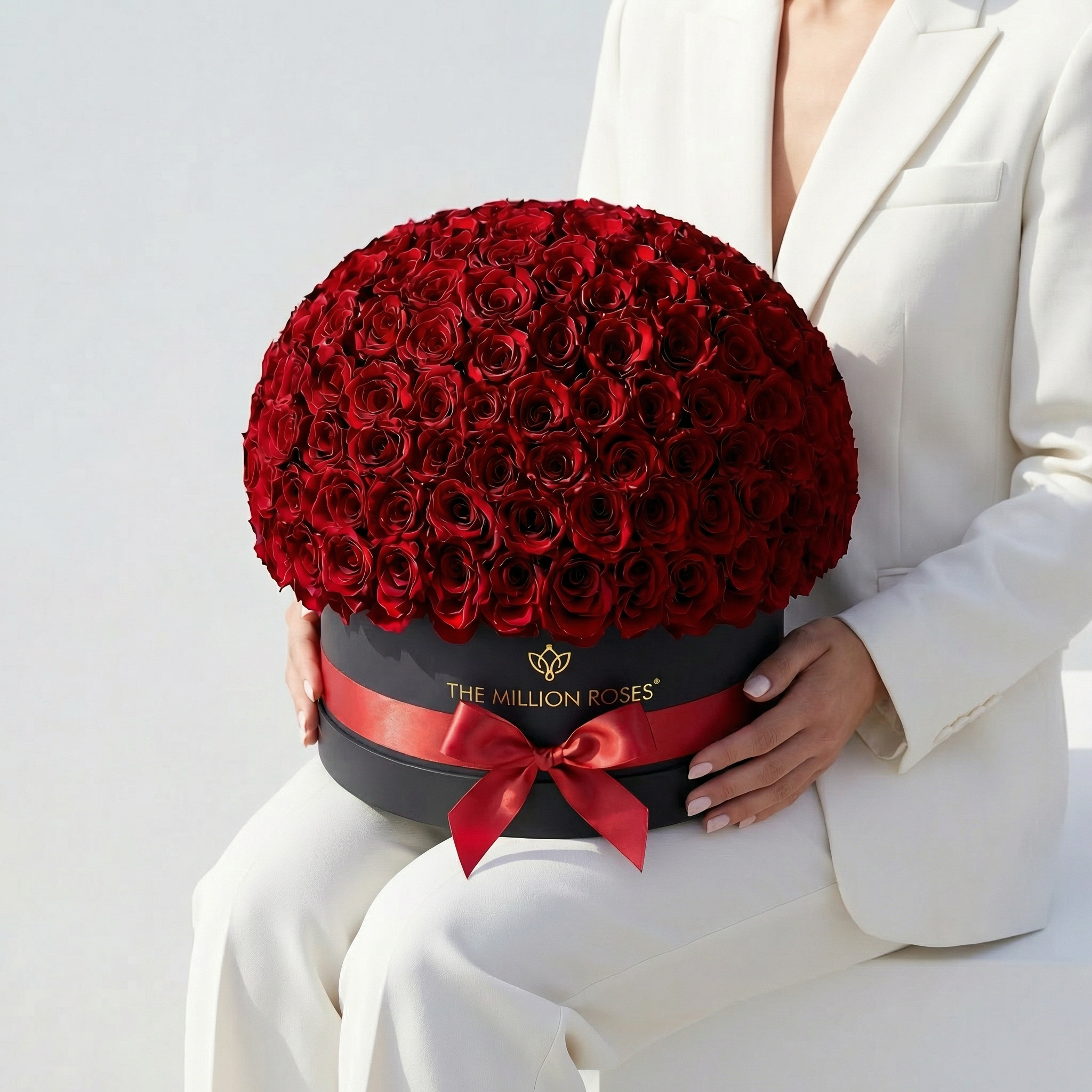 Deluxe Black Dome Box | Red Roses