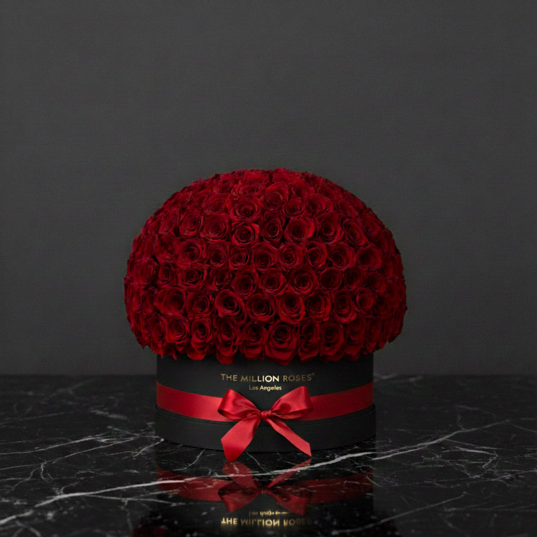 Deluxe Black Dome Box | Red Roses