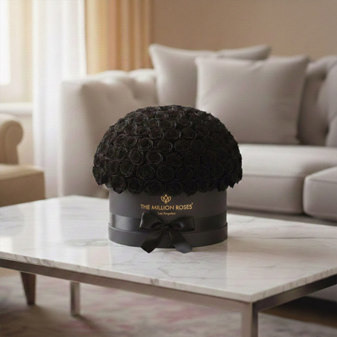 Boîte de luxe en forme de dôme noir | Roses rouges