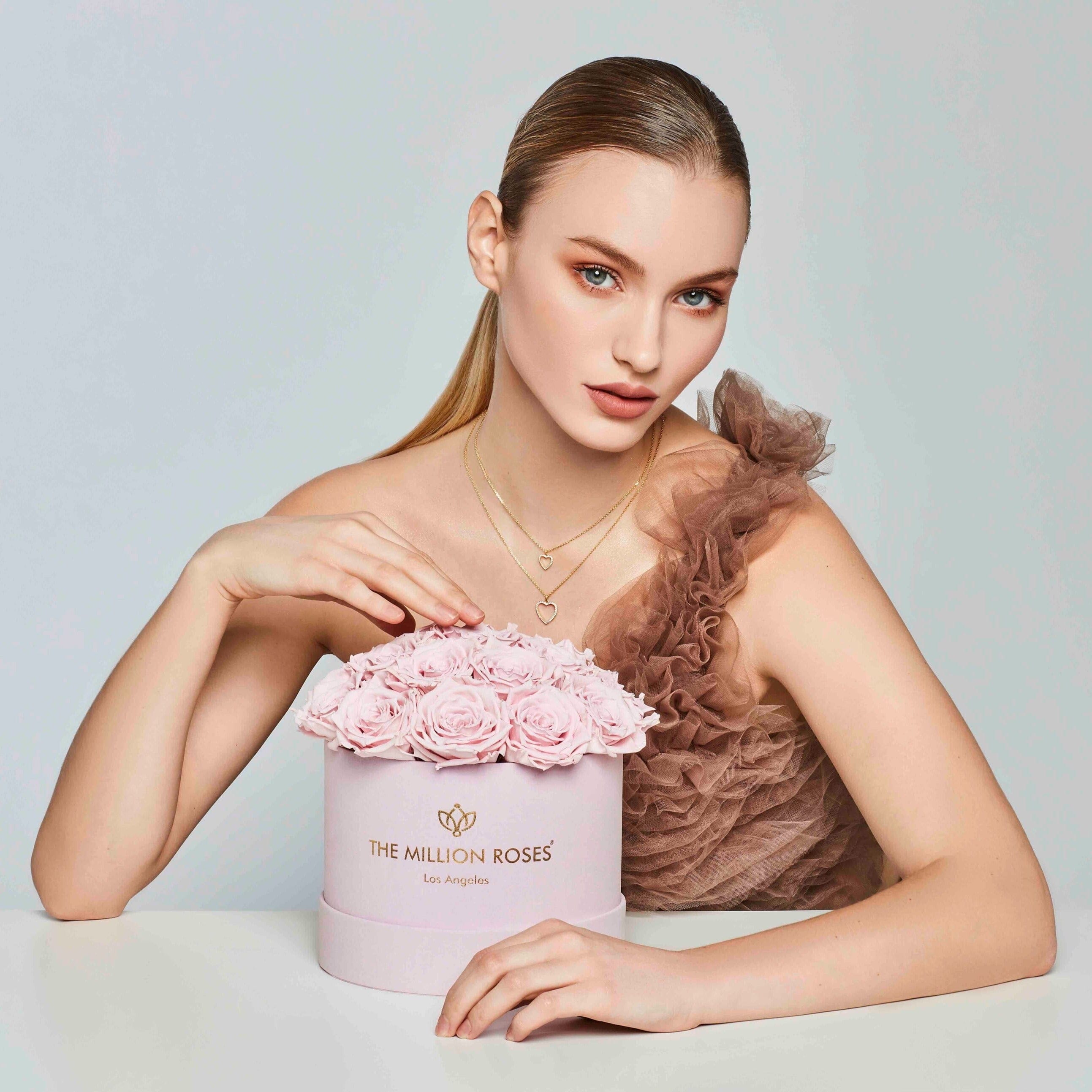 Colier mic cu pandantiv auriu Love Nest