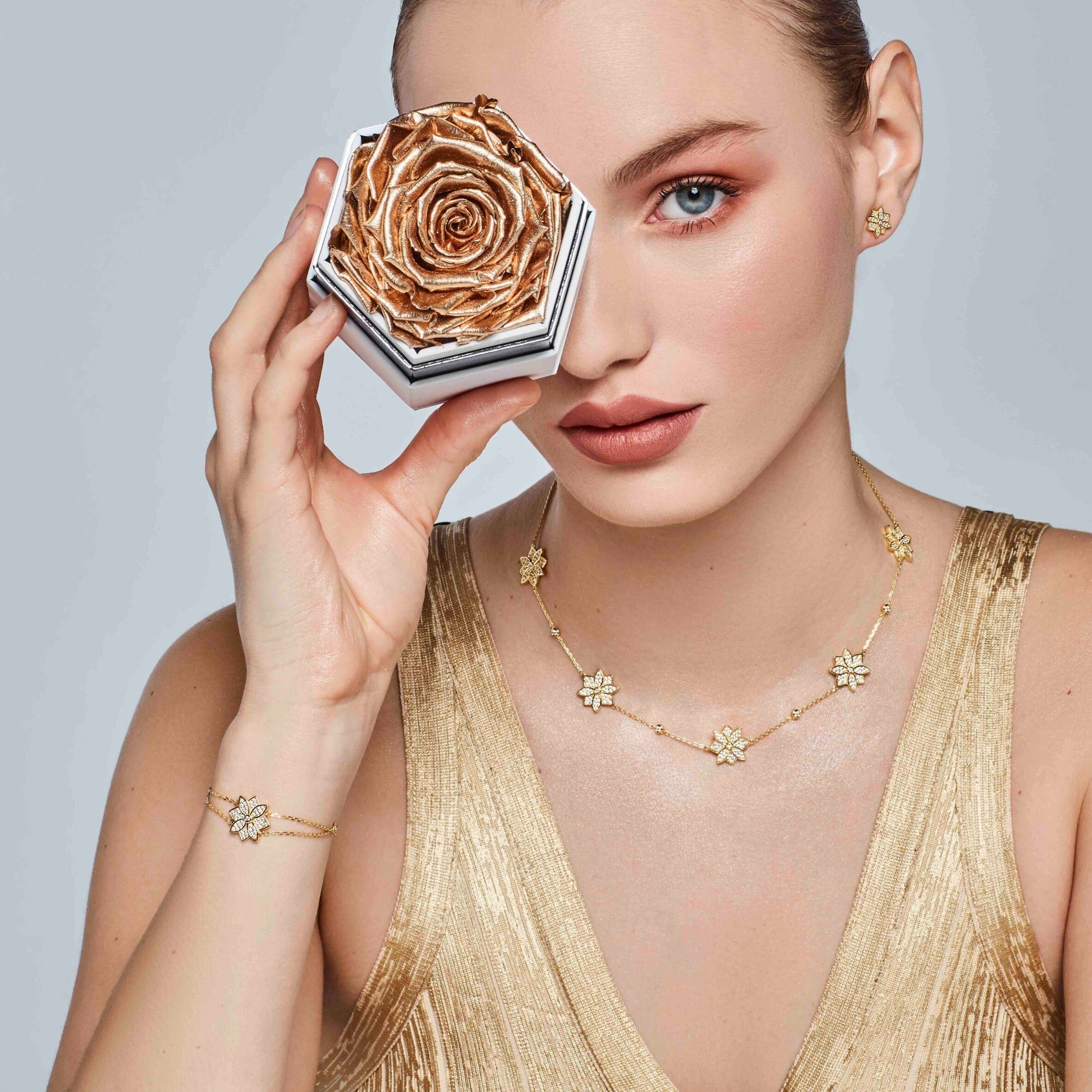 Cercei de aur cu diamante