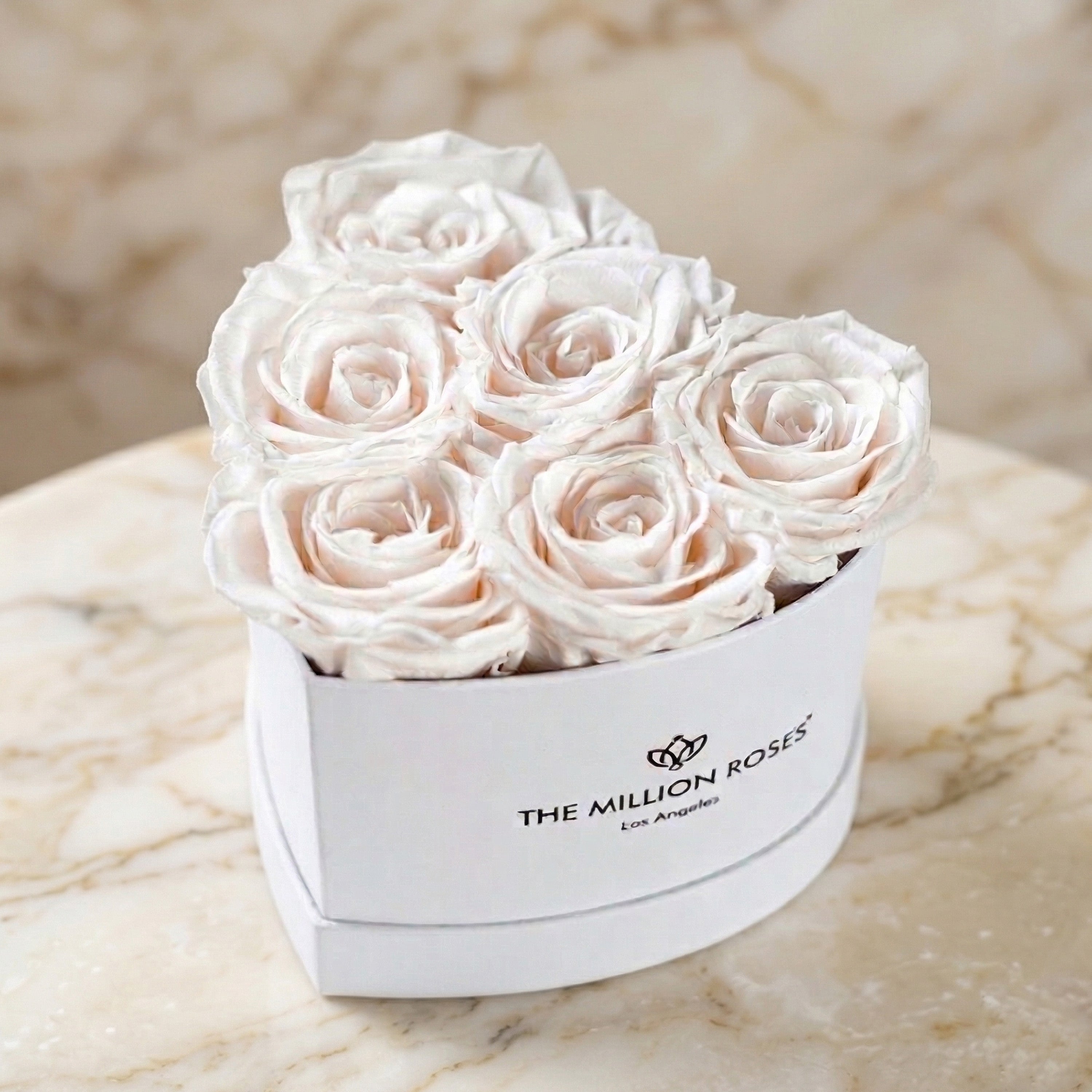 Boîte blanche coeur bébé | Roses blanches