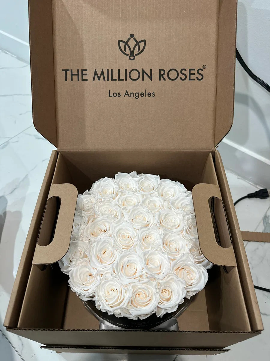 Essence Black Superdome Box | White Roses
